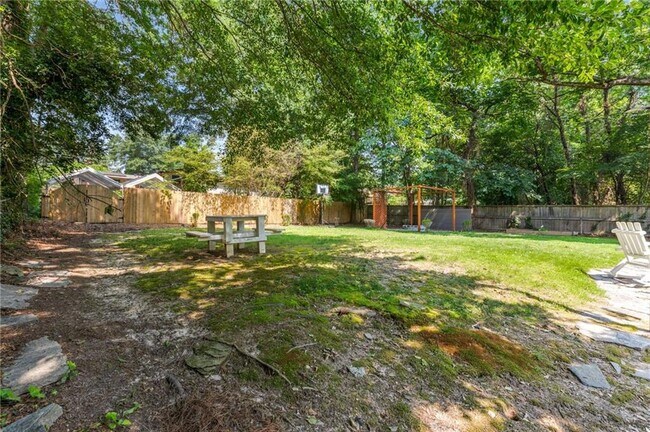 Building Photo - 2132 Fairway Cir NE