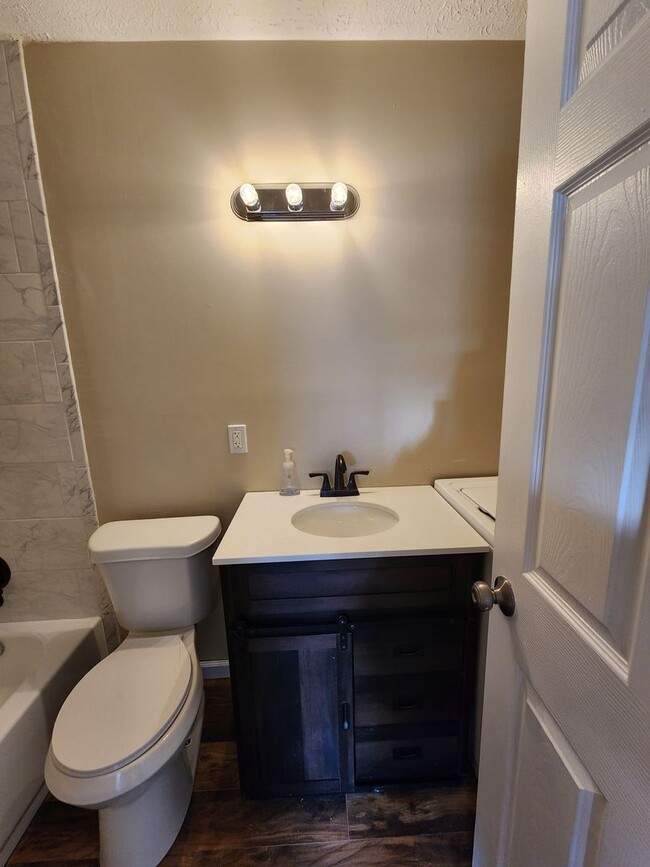 Building Photo - Updated 3 Bedroom Ranch style home