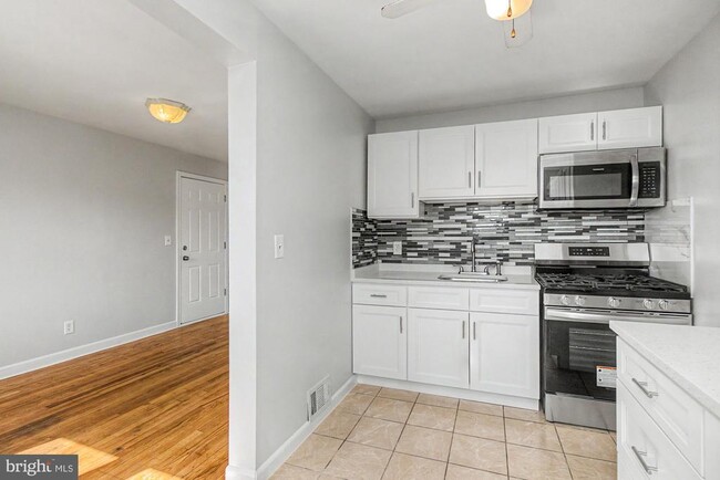 Building Photo - 416 Hornel St