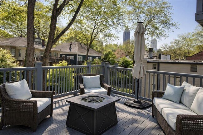 Building Photo - 389 6th St NE