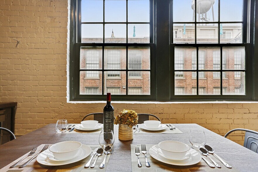 Building Photo - 1041 Constance St