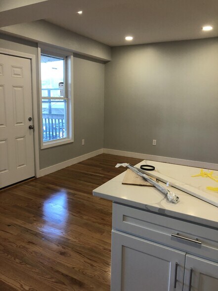 Building Photo - 19 Washburn St