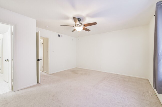 Building Photo - 2505 Watertown Mall St