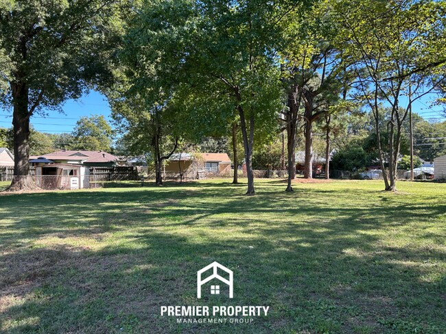 Building Photo - 8288 Cedarbrush Dr