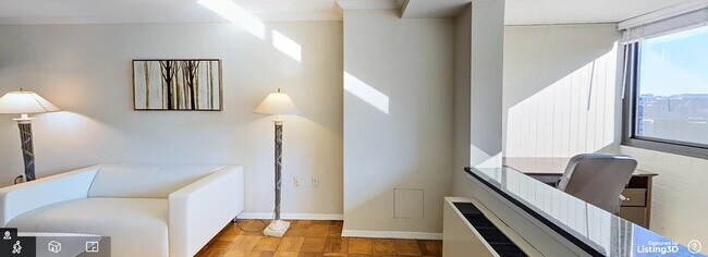 Furnished with Flat Screen - 2 Hawthorne Pl