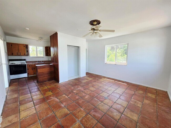 Building Photo - 524 Hampton Rd