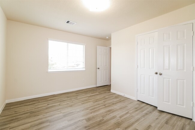 Building Photo - 9734 Floria Ct