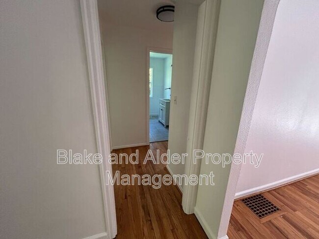 Building Photo - 198 NE 157th Ave