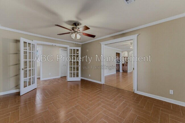 Building Photo - 911 Eicher Ave