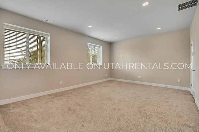 Building Photo - 874 S Aspen Wy