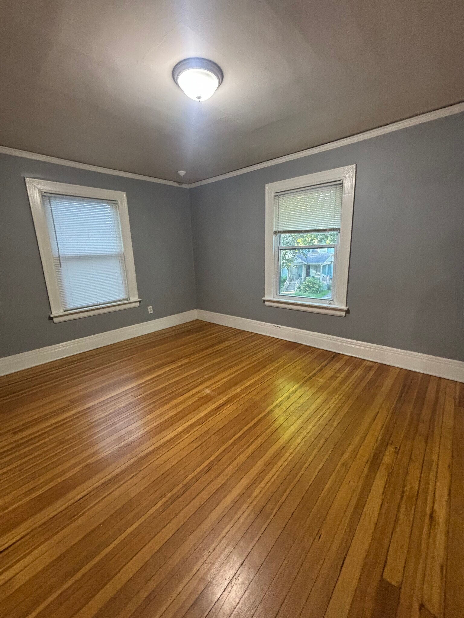 Building Photo - 5 Thayer St