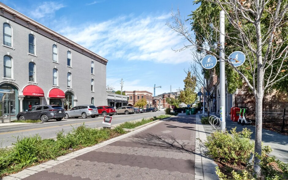 Cultural Trail - 624 E Walnut St