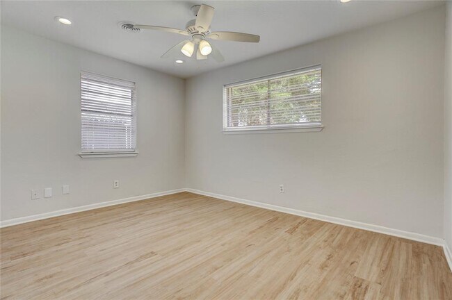 Building Photo - 334 Pennington Dr