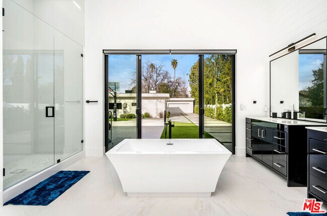 Building Photo - 22931 Dolorosa St