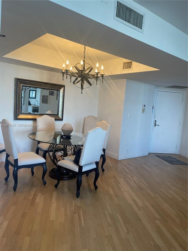 Building Photo - 19101 NE 36th Pl