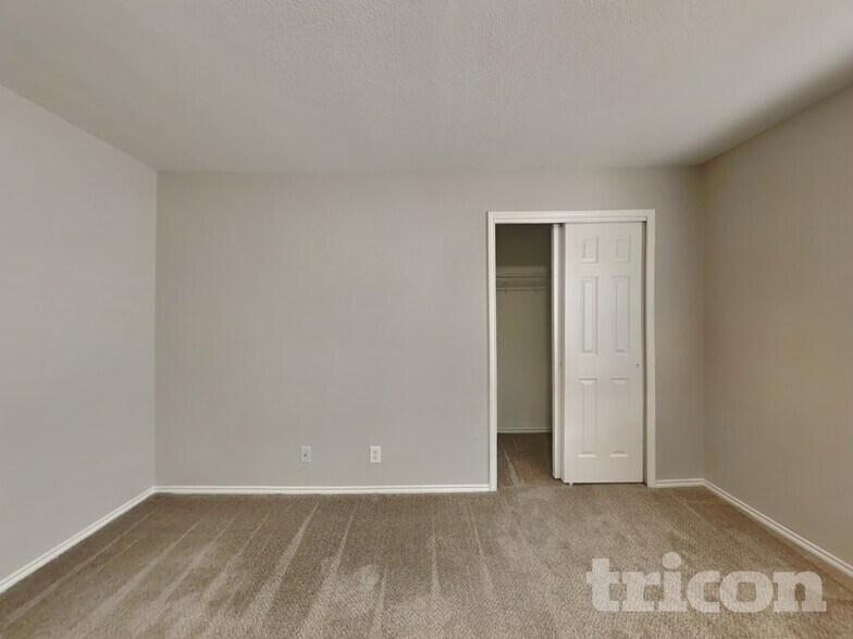 Building Photo - 7606 Bismarck Lake