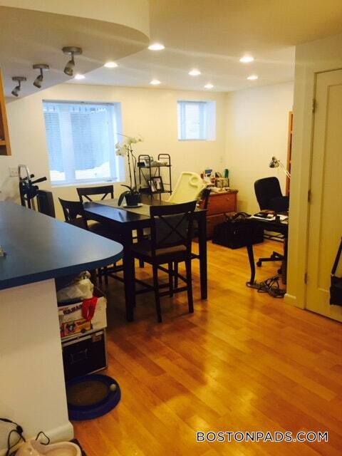 Building Photo - 43 May St