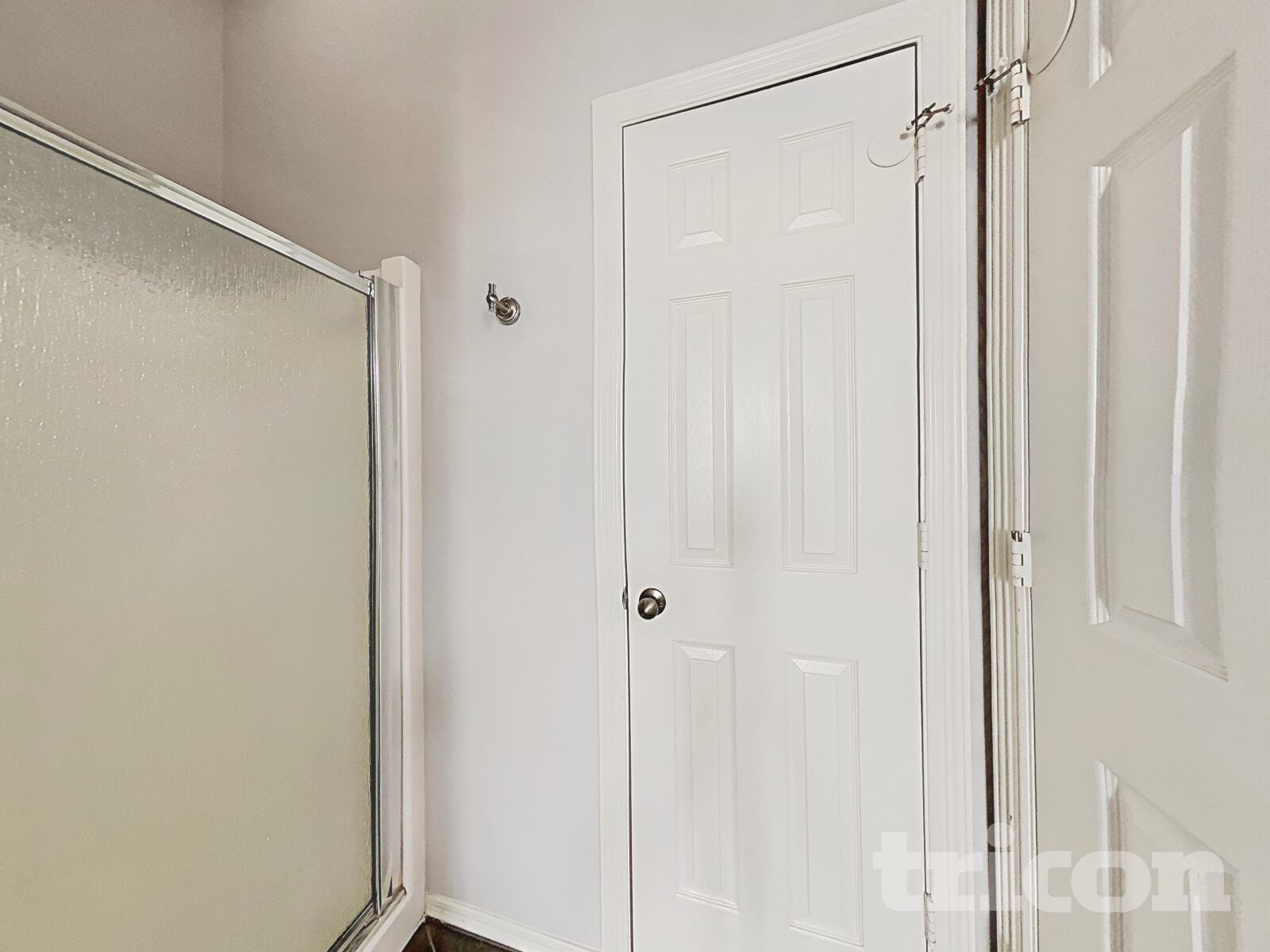 Building Photo - 2205 Highland Hills Dr