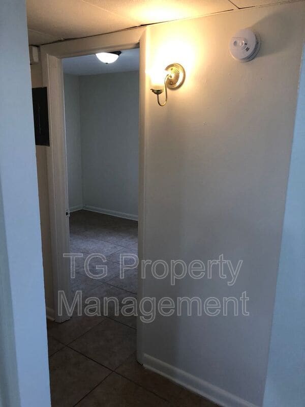 Building Photo - 201 N 9th St