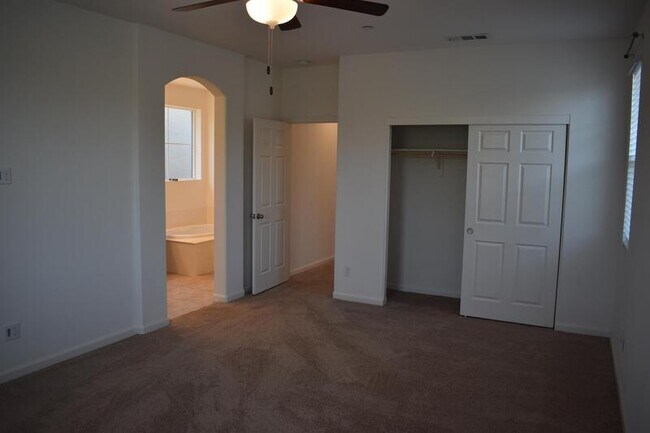 Building Photo - 1441 Bianchi Ln