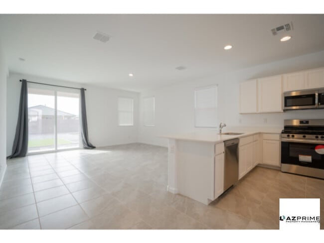 Building Photo - Move-In Ready Modern 3/2 in Avondale's Most Sought-After Community.