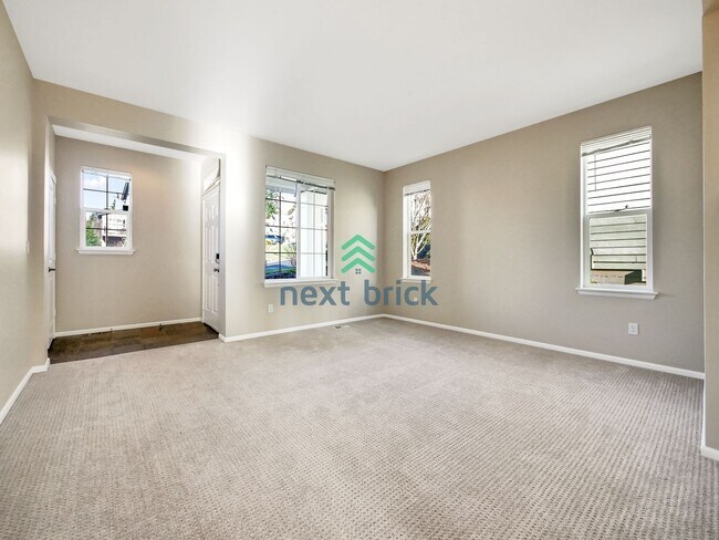 Building Photo - 5 Bed and 3.5 Bath Single-family Home is A...