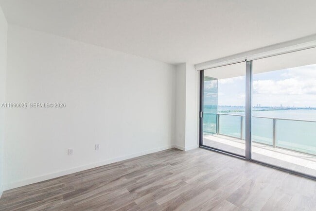 Building Photo - 460 NE 28th St