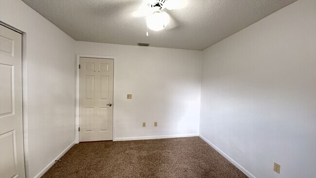 Building Photo - This amazing home located in the S Section of Palm Coast