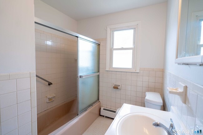 Building Photo - 326 Grovers Ave