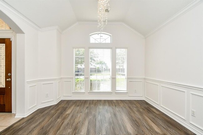 Building Photo - 10206 Hahns Peak Dr