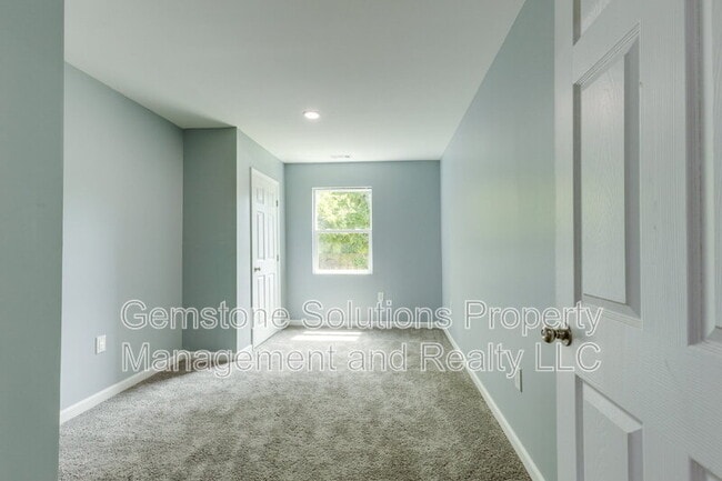 Building Photo - 2930 Primrose Cir