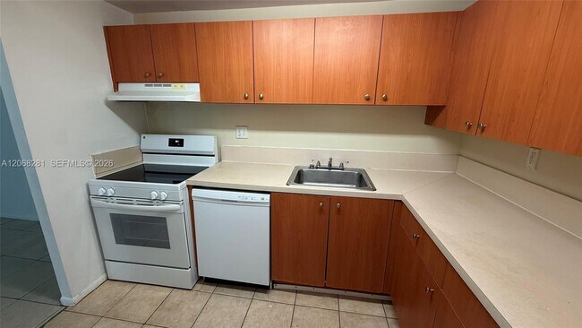 Building Photo - 415 Executive Center Dr