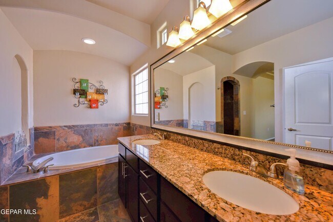 Building Photo - 270 Silver Hill