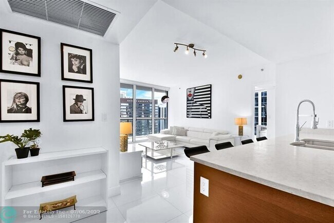 Building Photo - 475 Brickell Ave