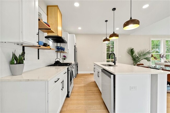 Building Photo - 213 Wagon Wheel Dr