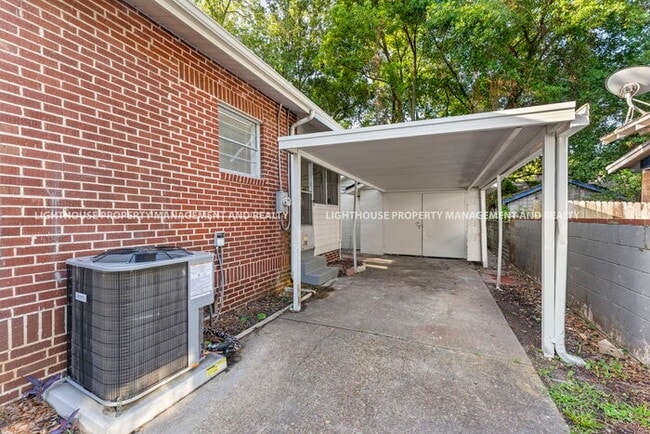 Building Photo - Renovated house with front and back porch
