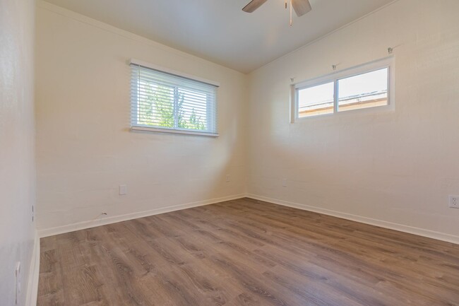 Building Photo - 3 Bedroom 2 Bath Home