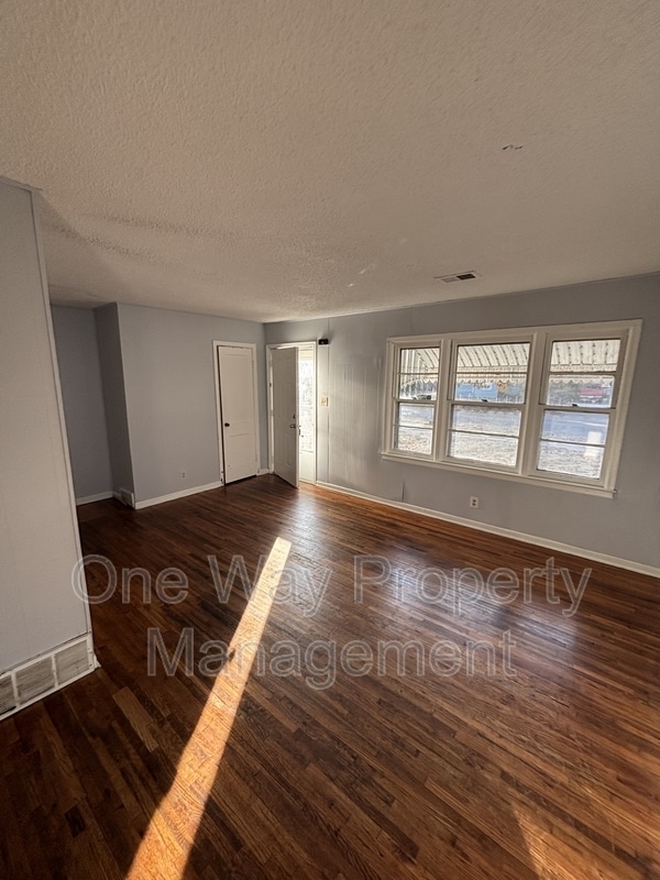 Building Photo - 1912 N Grove St