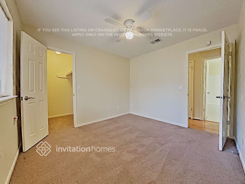 Building Photo - 110 S Village Knoll Cir