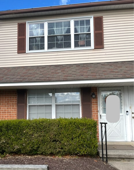 Building Photo - 206 Country Cir