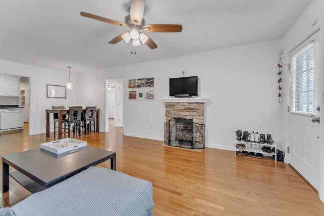 Building Photo - Quaint 3-Bedroom Retreat with Fireplace & ...
