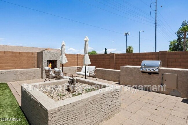 Building Photo - 3402 E Menadota Dr