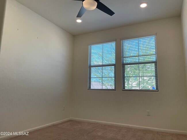 Building Photo - 17292 S Nicholas Falls Dr