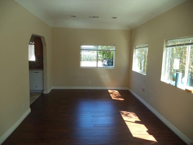 Building Photo - 3334 Drew St