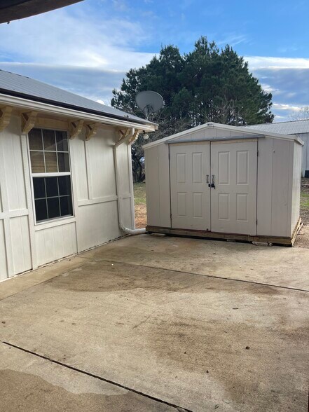 Building Photo - 594 FM 21