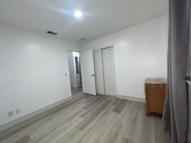 Building Photo - 9732 Pettswood Dr