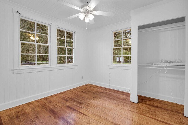 Building Photo - 2 Bedroom, 1 Bath home in Center of Richmond Hill - Richmond Hill close to Ft. Stewart and HAAF