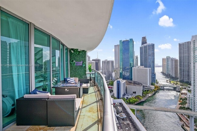 Building Photo - 350 S Miami Ave