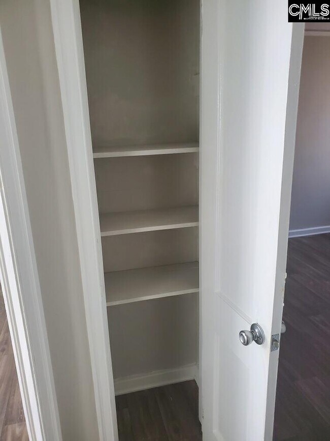 Building Photo - 332 S Bull St