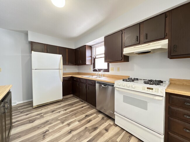 Building Photo - 3690 Keystone Dr